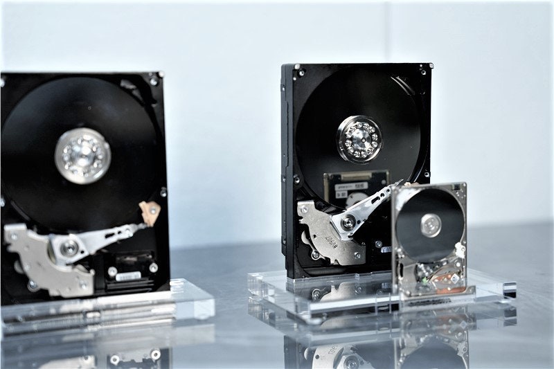 Metal Mechanical Hard Drive with Crystal Base: Exquisite Desktop Display Decor, Showpiece for Model Homes and Villas